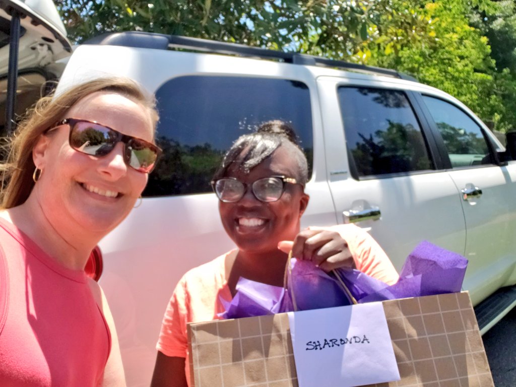 AikenScholars's tweet photo. Teacher surprises take 2! #ProudPrincipal #PhoenixPride @AikenPublicSch @King_Laurence #acpsdTeacherTY https://t.co/cDFazZf4rM