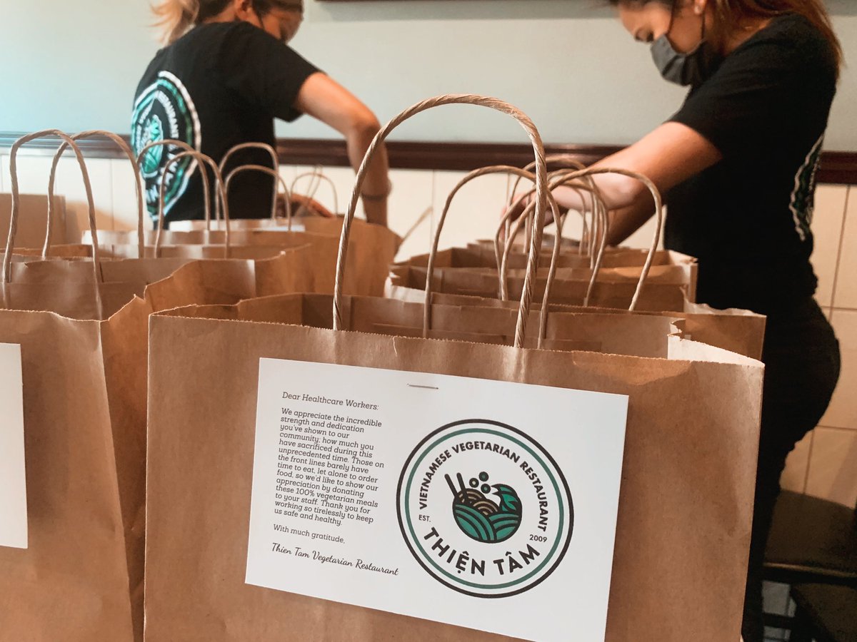 beccamguzman's tweet photo. 💉HAPPY NURSE WEEK🩸Had the honor of feeding graveyard workers yesterday evening w my fam at #ThienTam Vietnamese veggie restaurant in El Monte🌱💕Big thanks to all the frontline workers working diligently to keep us safe & healthy, especially during these times🙏🏼💚love y’all https://t.co/pSkiyuZaBQ