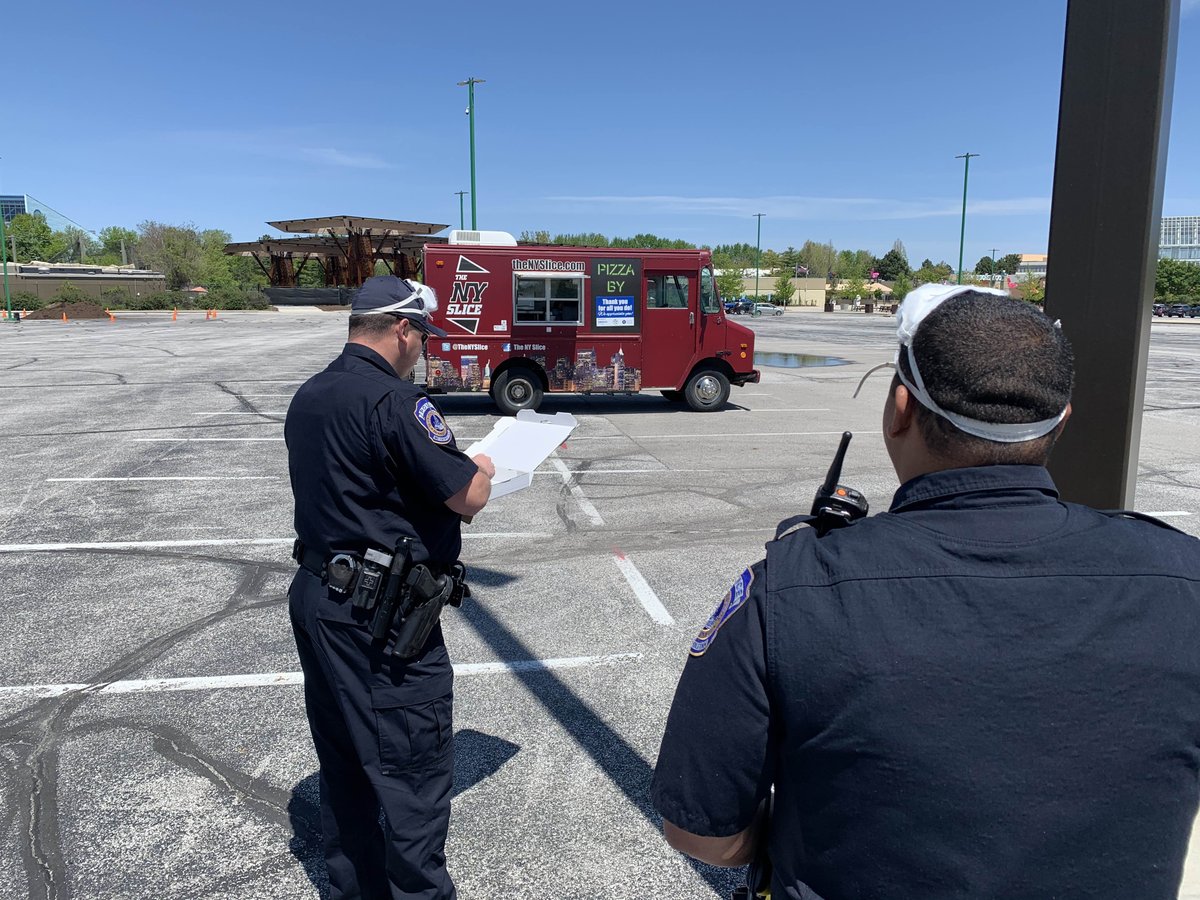 RickFOP86's tweet photo. ANOTHER AWESOME DAY for Indy FOP’s Food Stops for Cops | Feeding Officers on IMPD Southwest, Downtown, Speedway and IUPUI PD. Great to see Dep Chief Barker @IMPDnews stop by and encourage those on the frontlines #BackTheLine #FOP https://t.co/lQRSWyYrR7