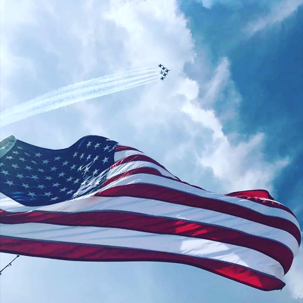 Thank you to The Blue Angels for the tribute to the TRUE heroes that are keeping are keeping our Country going!
#wewillgetthroughthis #wegotthis