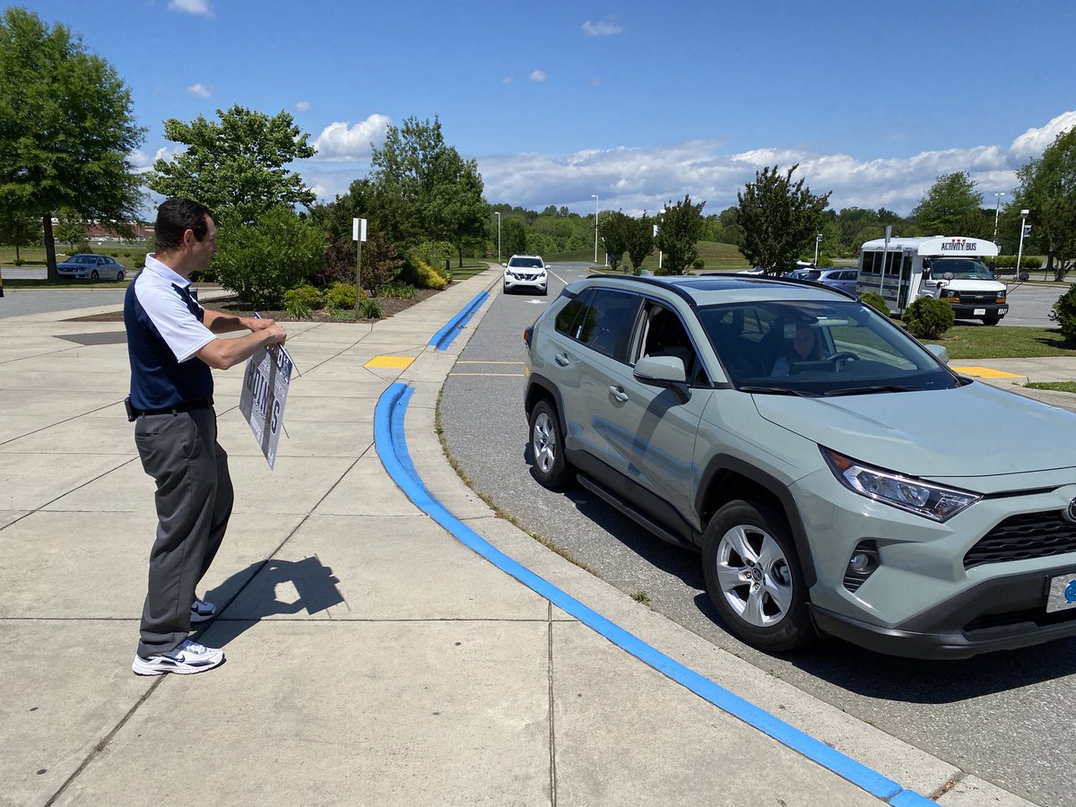 It was so nice to see our seniors while handing out the senior signs they had ordered!  #raginridge #seniors2020