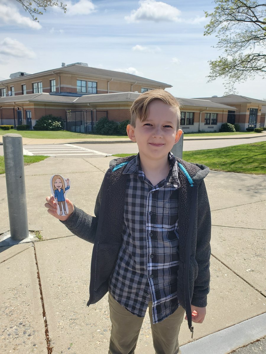 JBrogan28's tweet photo. Aidan is just taking a walk with his 2nd grade teacher Mrs Santos! #virtualwalkma @frps_sb @FRPS_HealthPE https://t.co/pg1BS0kQsv