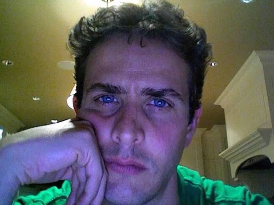 JoeysPackage's tweet image. #MACATTACK Me staring at my computer all day long. - T #QuarantineRoutine #ThoseEyesTho 😍