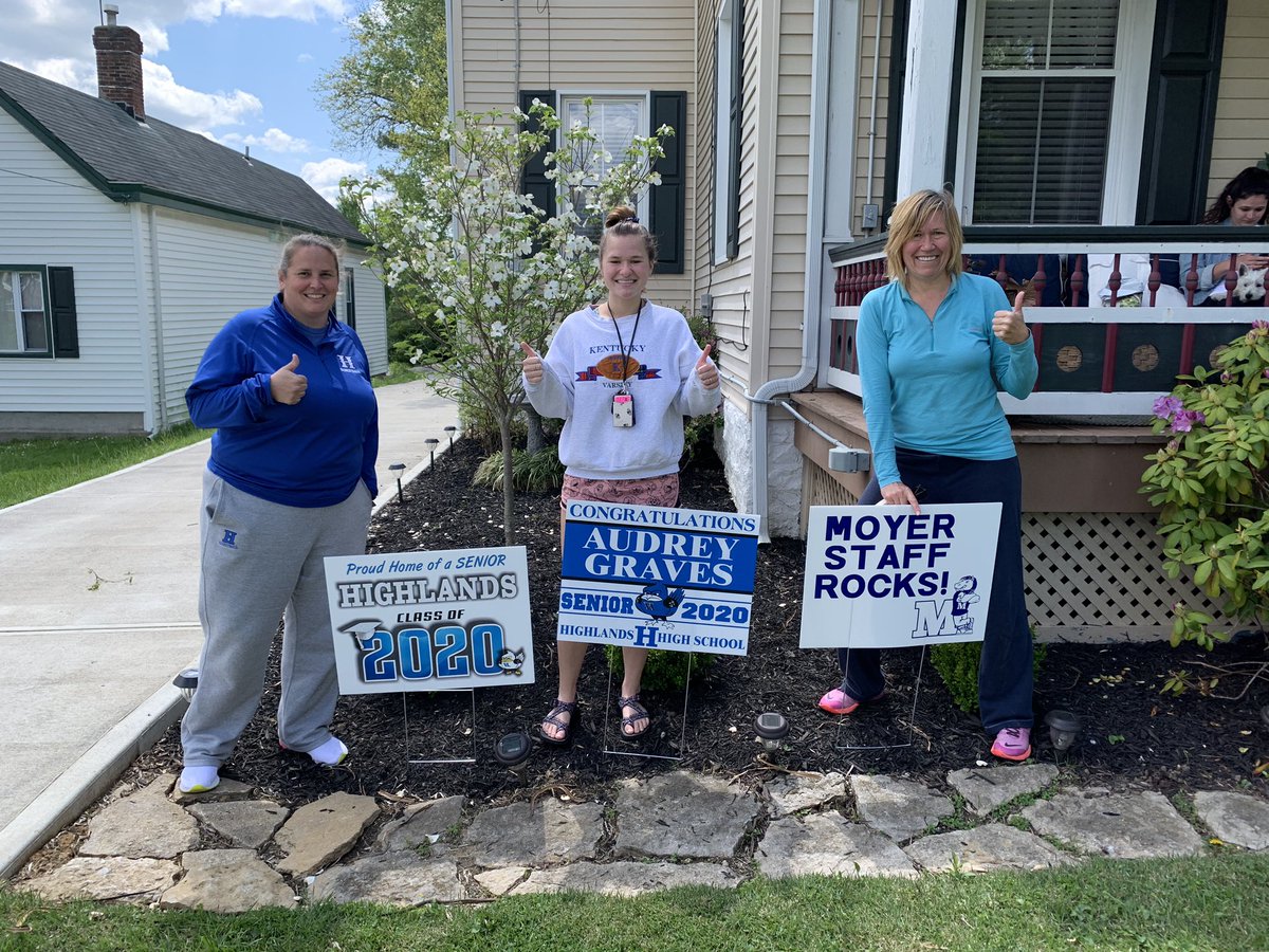 cindyschlgraves's tweet photo. Special Delivery from JRich, adopt a senior, and Moyer PTO!! 
#mes #hhs #seniors2020 https://t.co/54mtiTrZfa