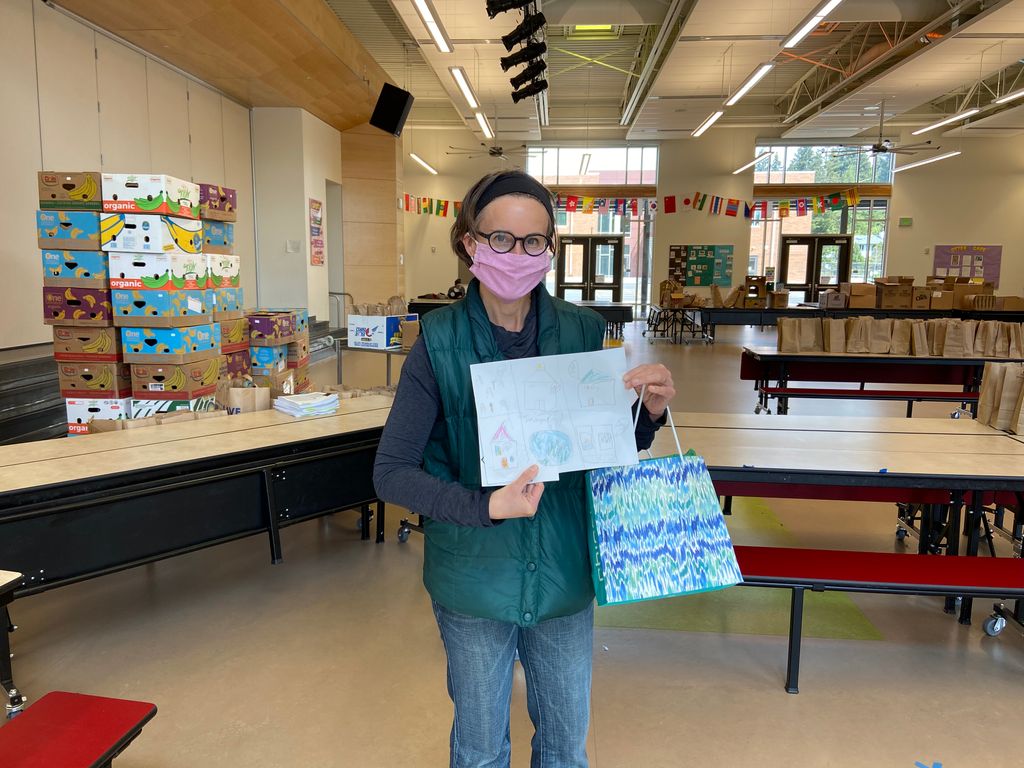 SeaPubSchools's tweet photo. Another big #ThanksSPSEducators, including the stellar Olympic Hills staff. Each week, they deliver learning packets, meals, laptops, and supplies to families. On Monday, students said thanks with with drawings and notes at the school meal site. #TeacherAppreciationWeek https://t.co/gJBUg7VPCN