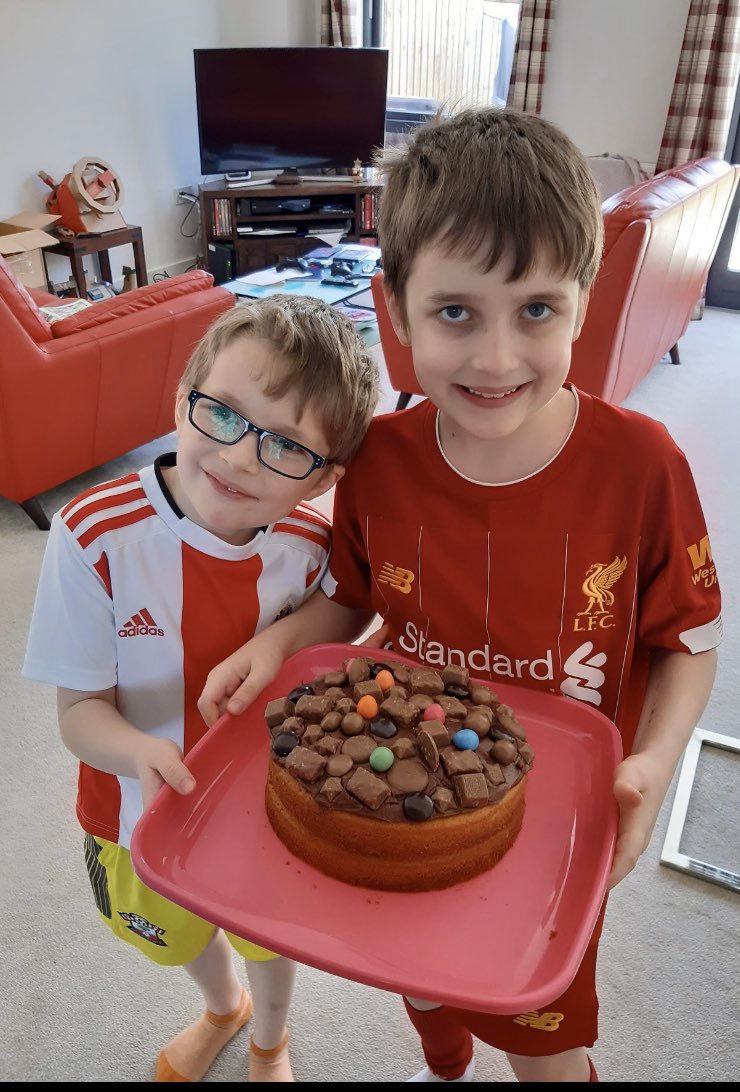 MandleMrs's tweet photo. Team Elder have been getting creative during lockdown, baking cakes and making tie dye t shirts have been the main things this week #lakecreativity #lockdowntalent #skillsforlife https://t.co/z52m9IDuwW
