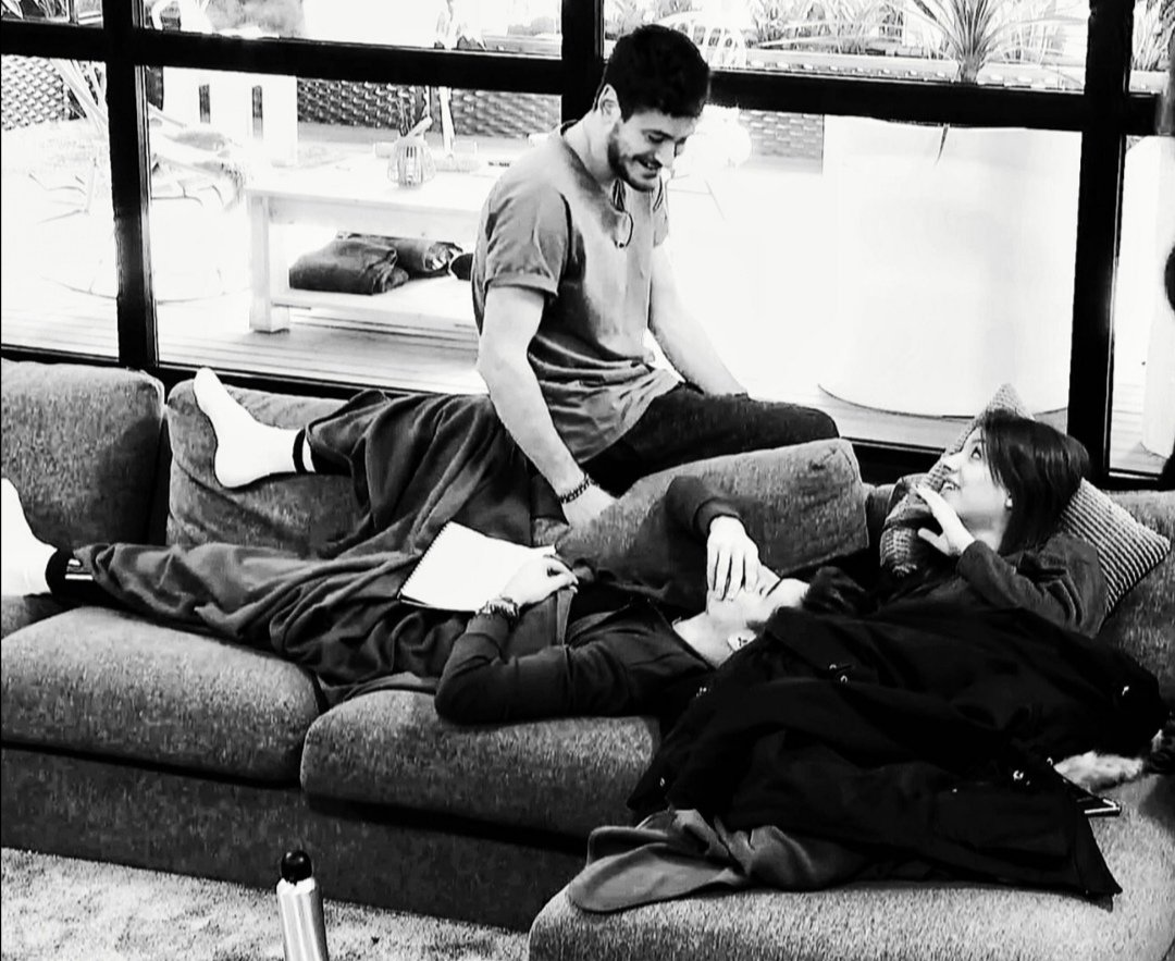 Virgi_1122's tweet photo. Es la primera vez que veo esta foto de Ana, Cepeda y Roi 😍😍 https://t.co/Ty2FDsE07i