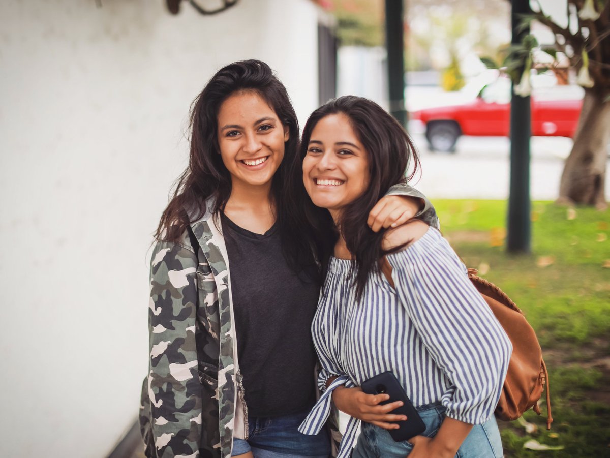 pqnswebserie's tweet photo. ¿El inicio de una buena amistad o un amor no correspondido? 💖 #CaLili

Detrás de cámaras PQNS2. 🎥🎬👩‍❤️‍👩

#TBT #QueremosPQNS3 #PQNS #PQNS2 #BehindTheScenes #LGBT #LGBTQIA #SerieWeb #Peru #Youtube #LoveIsLove #QuedateEnCasa https://t.co/JPlnPOa2QM