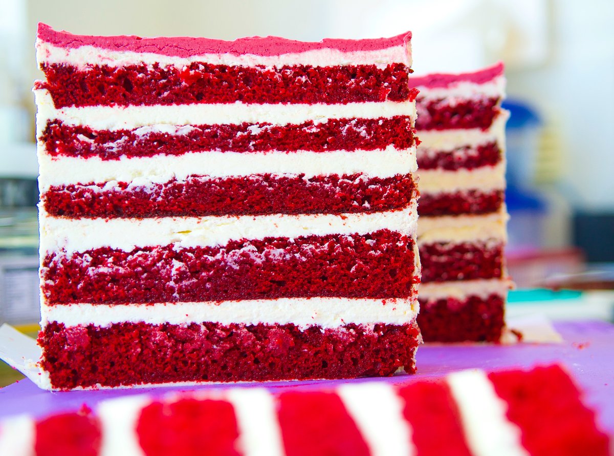 How many layers can you see in the picture? And most importantly, are they enough? 😋🍰🍭
@Punk_cake_uk