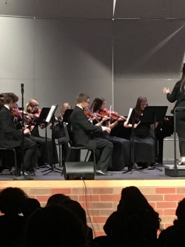 Mr_BohlandOBHS's tweet image. My physics students were assigned to choose a photo they took of themselves this year and write a short description of how it connects to physics! A fun little reflection over what they have learned. Here are some of their photos! 😊 (Set2) #physics2020 #claws🐻up #berlinpride