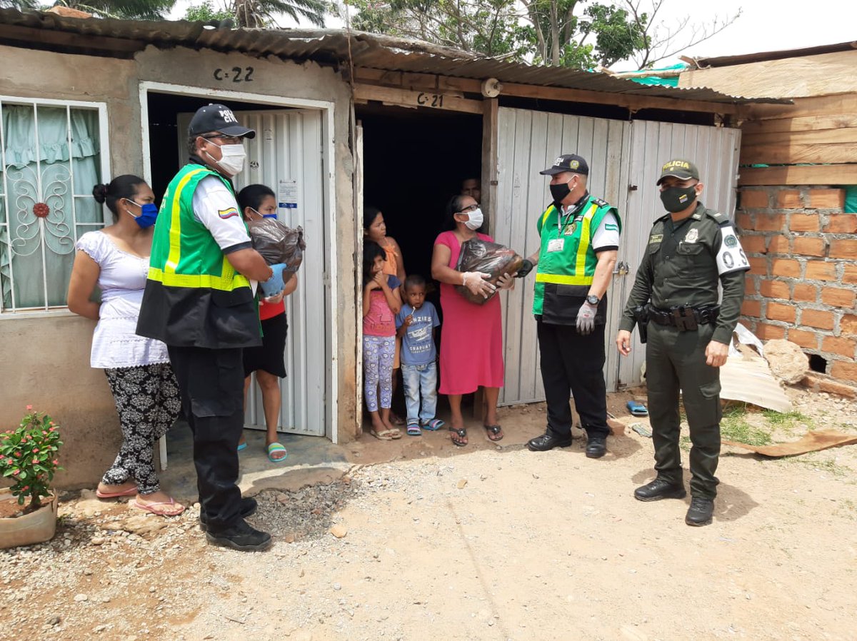 El_Pilon's tweet photo. Policía Nacional y Policía Cívica de Mayores entregaron mercados en Las Palmas
⬇️Más detalles aquí⬇️
https://t.co/30NO5FBUfx https://t.co/p0Qzt2RBCm