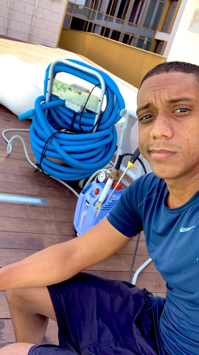 jessy_theRealJ's tweet photo. #insensatos ya #limpiaron la #piscina del #work?? 😂😂😂 #COVID19 https://t.co/etaFyETVu4