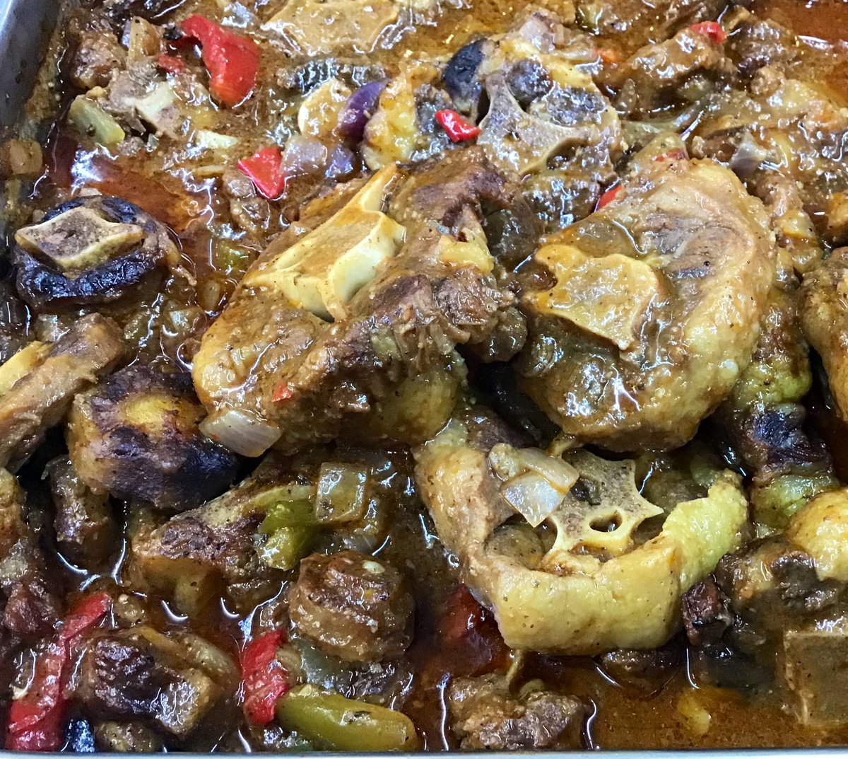 Acrz07's tweet photo. Oxtail so delicious acompañado por un arroz con Maduros 🤔🥱 https://t.co/2P3lH94dWg