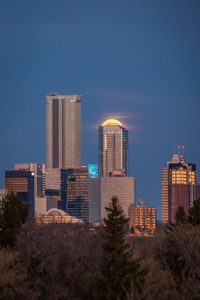 kmoorephotos's tweet photo. Here are the 3 pics I was excited about this morning, having the moon set lined up for exactly what I wanted but then I forgot to check the focus after tweaking the zoom. Still learning & trying to remember all the steps!! haha #slightlyoutoffocus #yeg #ithappens https://t.co/cpGSP0ghMJ