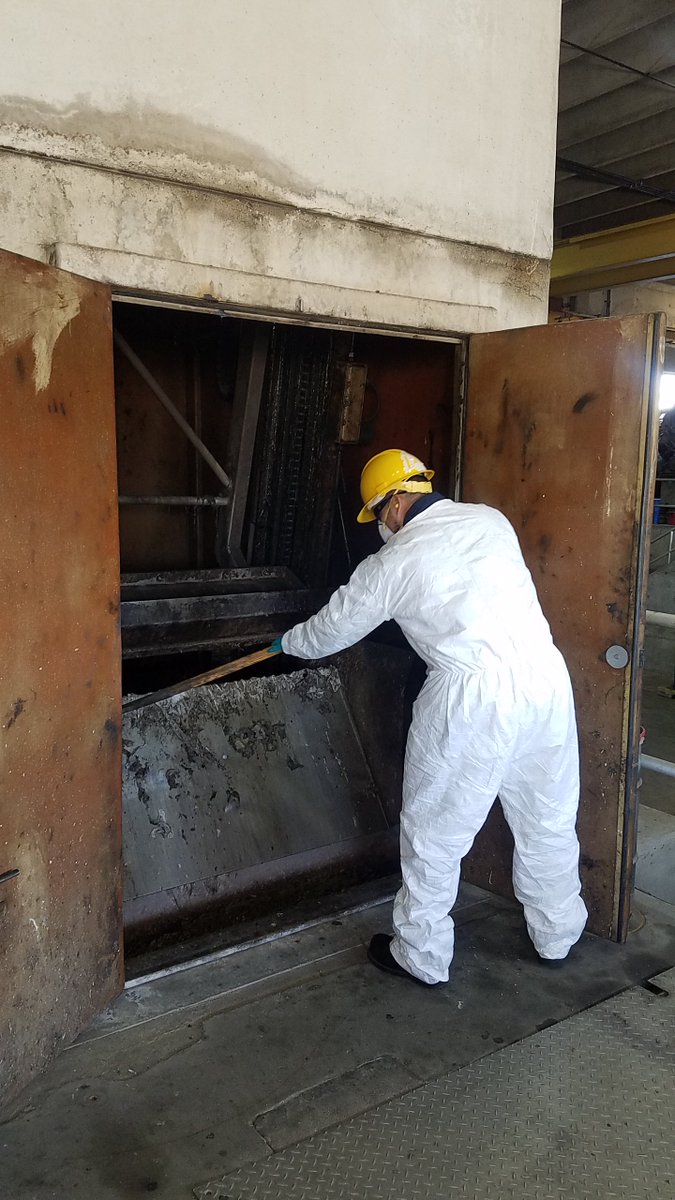 LACitySAN's tweet photo. .@CaWaterBoards warns Californians not to flush cleaning wipes/paper towels/hand towels down the toilet because that can lead to major problems with your home #plumbing and the local #sewer system.
#WipesClogPipes #KeepItFlowing #dontflushthat #wastewater #cleanwater #sanitation https://t.co/jhKWnEtedC