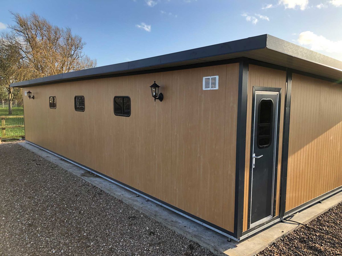 EasyAnimal's tweet photo. So who makes the best kennels in the UK? https://t.co/OisJf2Pccr #easyanimal #dogs #kennels #doglovers https://t.co/oLj3W2PXd3