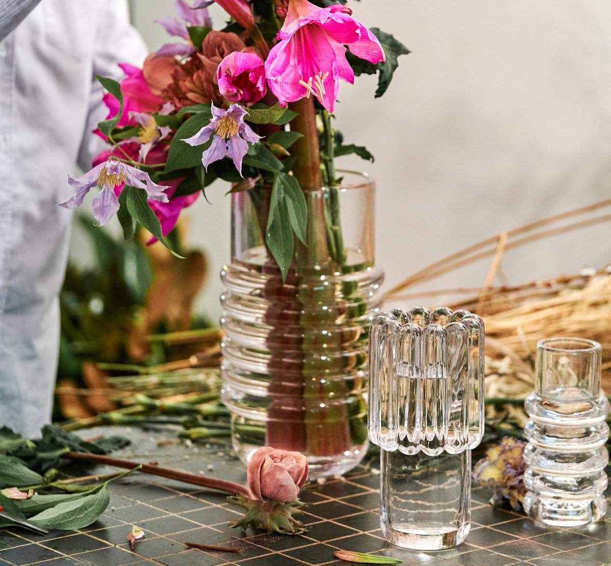 TomDixonStudio's tweet photo. PRESS: Bold, heavy and made to last forever.
Florist: @debeaulieuparis
Now in stock, on https://t.co/73Hc1AIu1c, link in profile.
#tomdixonPRESS #florist #vase #design #desktoparchitecture #designervase https://t.co/Ie5WpMsTHp
