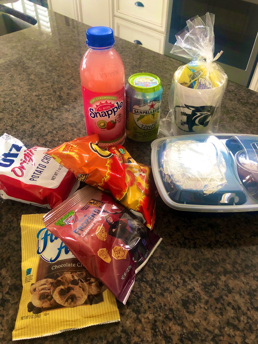 NLMteach's tweet photo. Big shout out &amp; thank you to the committed admin team at CD East High for providing this drive-thru lunch &amp; gift for teacher/staff appreciation week. Lucky to work with you. 🙌🏼 THANK YOU! #easthighpride #cdsd @CDEastHigh @PADeptofEd https://t.co/mMyxcaoeDb