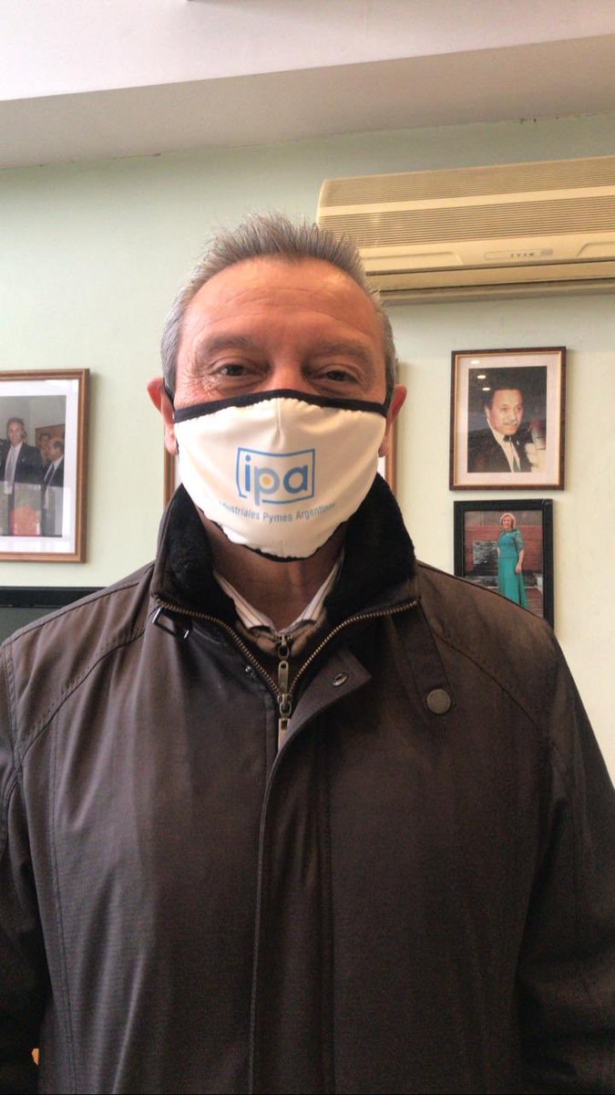 danielorosato's tweet photo. 🦠 Al #COVID19 le ganamos entre TODOS... 

Gracias @VictoriaPolici1 por el excelente trabajo y calidad de los barbijos reutilizables, con el logo de @IPAPYMES 👏🏼

 #ArgentinaUnida https://t.co/wqJ53sR0t4