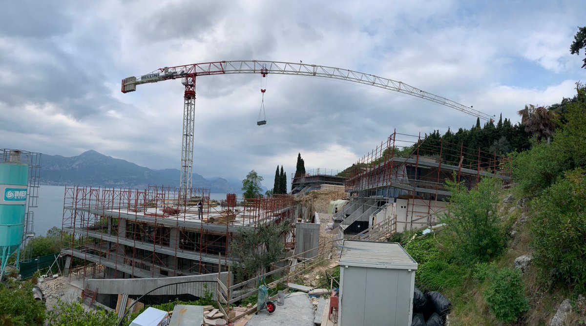 VariniService's tweet photo. 🚧 Cantiere in costruzione 🚧 post-covid19 📍Torri del Benaco (Vr) #Variniservice #Scaffolding #Ponteggi #Verona https://t.co/YAuhkNlWoQ