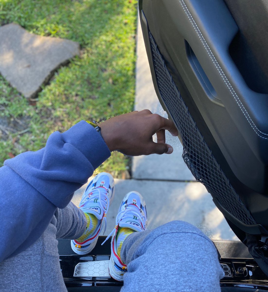 OnTheWayFits's tweet photo. @ILL_Wil_ in New Balance ’Aime Leon Dore 827 Abzorb’/John Elliot Sweatpant/Sneaker Politics tie dye socks. On the way to @Starbucks #OnTheWayFits https://t.co/lwlO4Ohz89