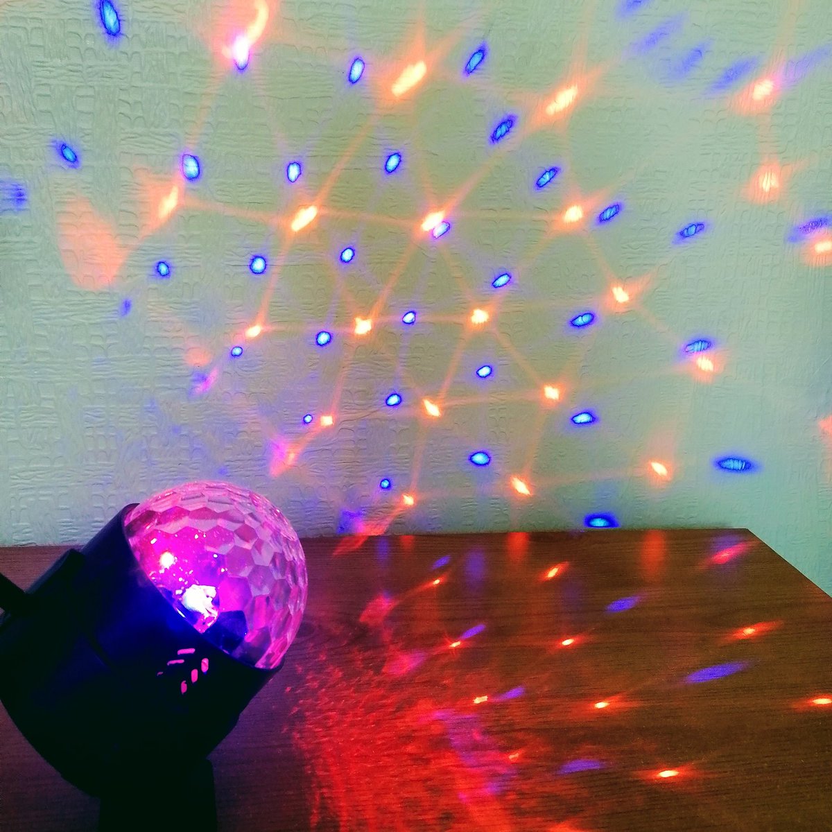 So my disco ball arrived today...

<a href="/citysocializer/">CitySocializer</a>
<a href="/29Krissy/">❤krissy_29❤</a>
#stayinwithcs #StayHome
#onlineevent
#virtualdisco #partytime

facebook.com/events/s/80s-9…