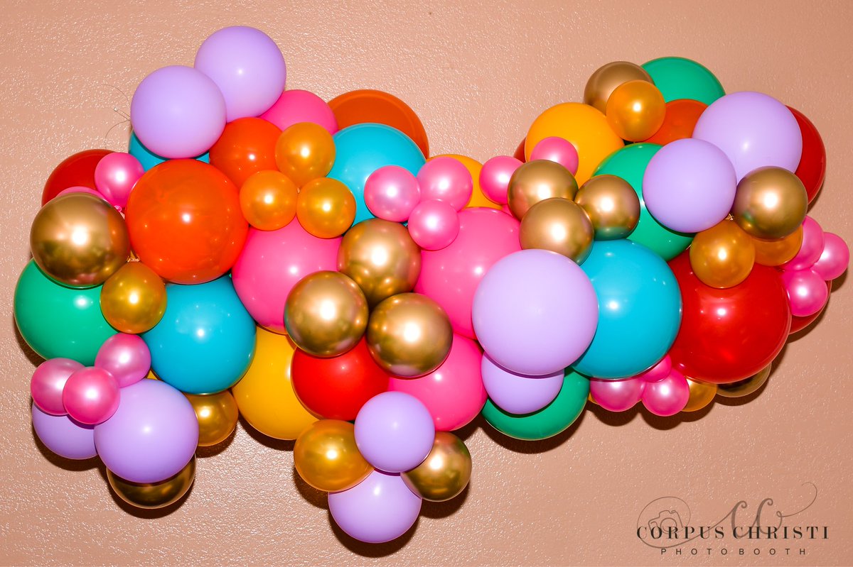 BoothCorpus's tweet image. Check out this #Fiesta mini garland from yesterday’s celebration! 🎉🎈Our latex balloons are 100% natural, biodegradable &amp;amp; sustainable. 

#CorpusChristiPhotoBooth