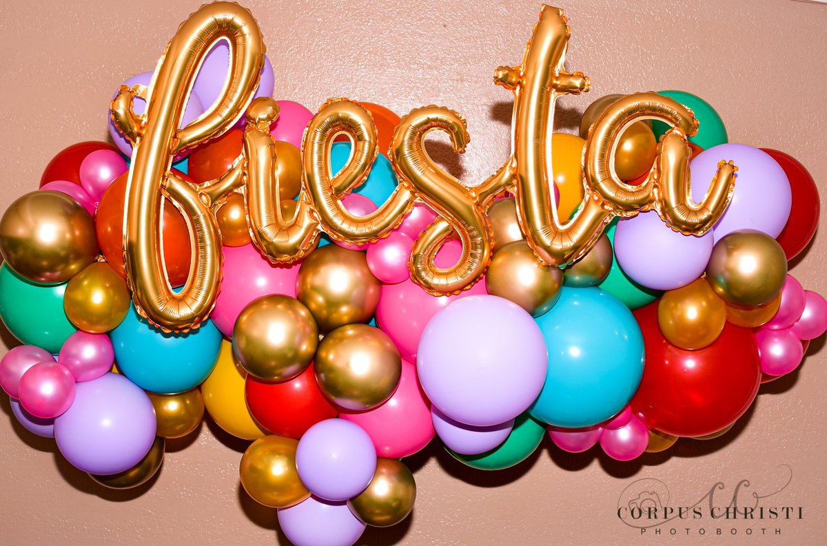 BoothCorpus's tweet image. Check out this #Fiesta mini garland from yesterday’s celebration! 🎉🎈Our latex balloons are 100% natural, biodegradable &amp;amp; sustainable. 

#CorpusChristiPhotoBooth