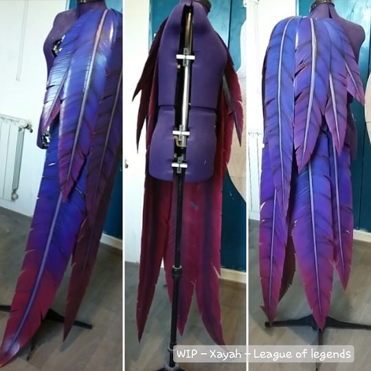 LRCosplay's tweet photo. [EN]Hi! This is Xayah's cape from the League of Legends game!  It's made of 5mm eva foam! 😀 See you soon! 😉
#riotgames #leagueoflegends #xayah #cosplay #riotcosplay #evafoam @riotgames @leagueoflegends https://t.co/ca77ikSpx2