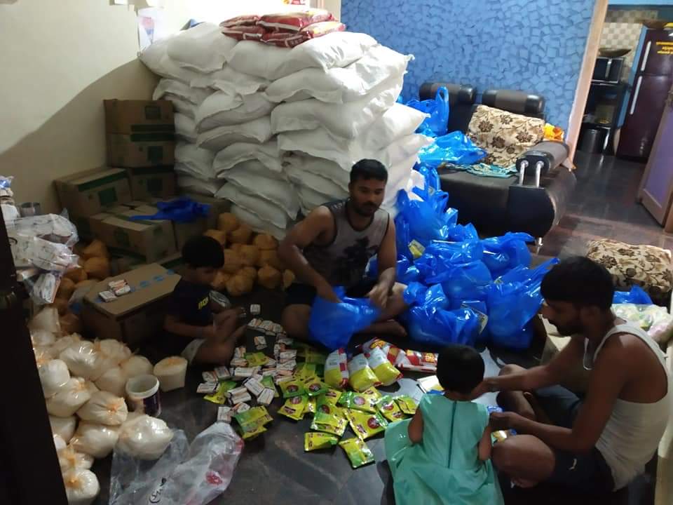 ASNyamagouda's tweet photo. Inspirational work by our young friends lead by Shashidhar Meesi in distributing ration kits in Jogimaddi residential area. Thank you for leading this effort. https://t.co/f7Mq3rBaB7