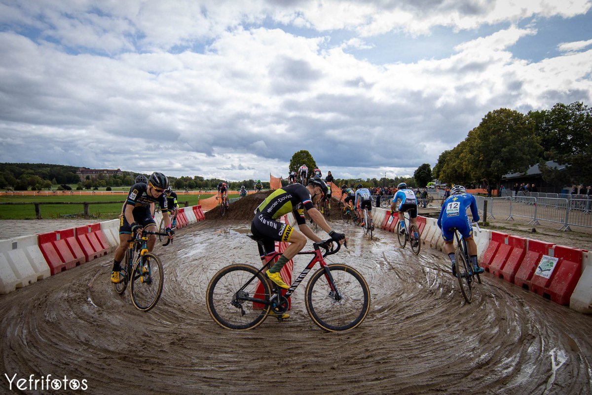 🗓 Prévue les 3 et 4 Octobre, l’ouverture de la Coupe de France de #cyclocross se tiendra bien à #Vittel mais est reportée au Samedi 24 et Dimanche 25 Octobre. 

Merci à nos fidèles partenaires présents à nos côtés dans l’organisation de cet événement.

📸 <a href="/Yefrifotos/">Yefrifotos</a> l #CDFCX