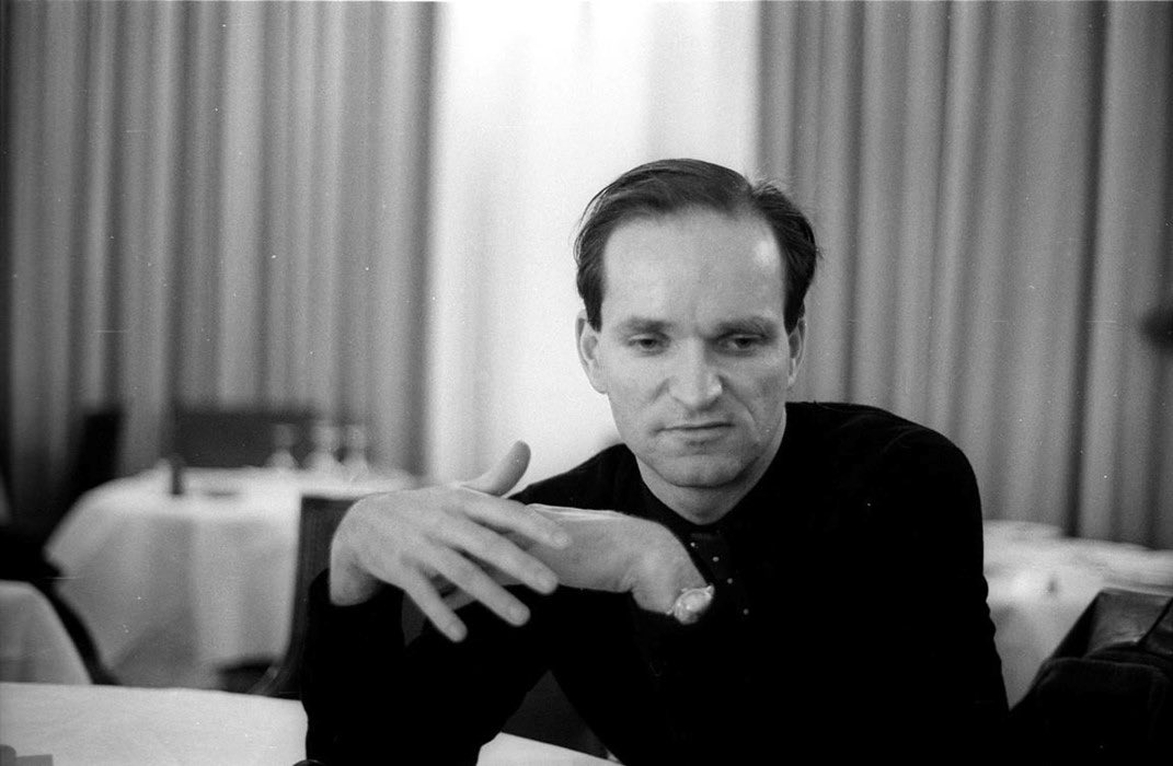 berenice_wav's tweet photo. Por si no fuera suficiente se confirma la muerte de Florian Schneaider a los 73 años de edad. Genio de los sintetizadores, fundador de la icónica Kraftwerk, imprescindible para la música electrónica. 

Hay robots, como él, que hackean la obsolescencia programada. https://t.co/Rla7gwBW9C