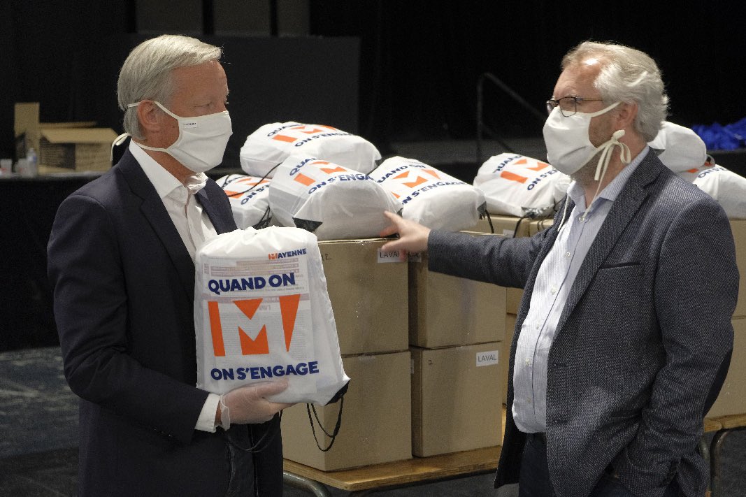 olivierrichefou's tweet photo. Je me suis rendu à la salle polyvalente de @Laval_la_Ville où tout est organisé pour la distribution des 50 000 masques distribués aux Lavallois ce vendredi 08 mai par les 230 bénévoles et élus. Merci à eux pour leur mobilisation @fzocchetto @XavierDubourg #maymasque https://t.co/TNzNPVFdcs