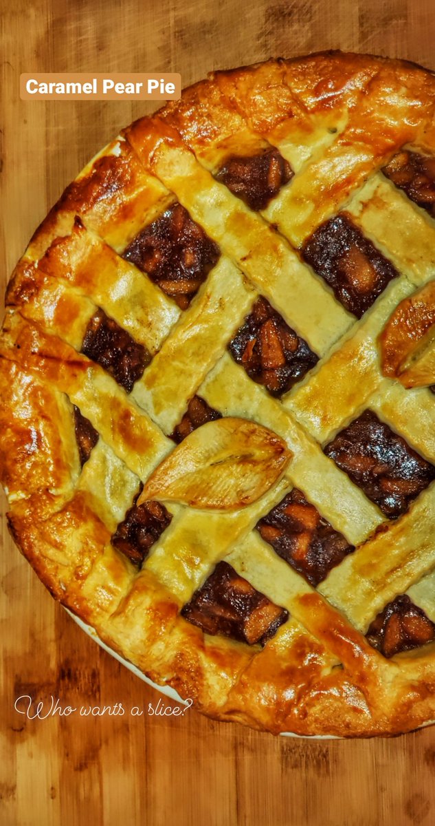 juniorchefmaria's tweet photo. Caramel Pear Pie! https://t.co/YLLX9KtZgG