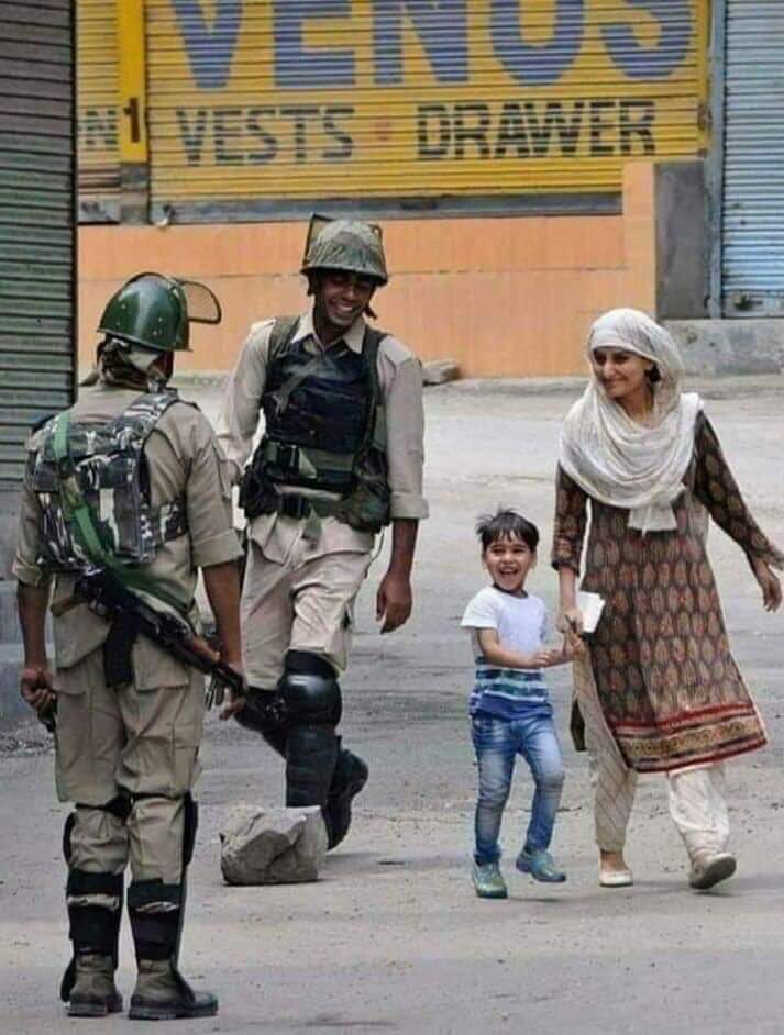 VoiceOfHindus__'s tweet photo. This picture deserves #Pulitzer more than those anti-India pictures. But it won't get it since it does not fit into the narrative.
#PulitzerPrize #RahulPulitzerSelfGoal #RahulGandhi #RahulBacksPakLie https://t.co/6jTHoWCtar