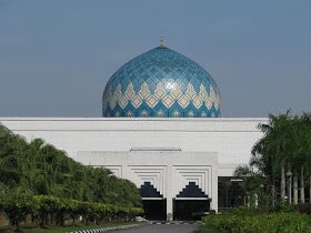 Very sad to hear the news that Sami Mousawi, architect of the Mosque of Rome (with Portoghesi &amp; Gigliotti) and the State Mosque of Sarawak, has died. Born in Baghdad, educated in Berlin, worked in Manchester.