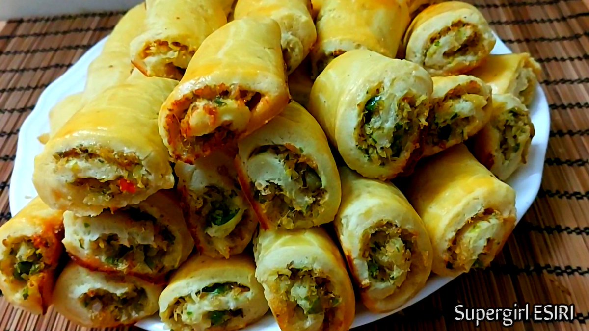 treasureesiri's tweet photo. Enough to go around just pick one. You can as well learn how to make this by following this link. Please subscribe https://t.co/1KXM0RtzJR
#Nigerianchef #youtubevlogger #fooddie #fishroll #kingfish #lockdown #LockdownExtended https://t.co/eqqRbr92eL