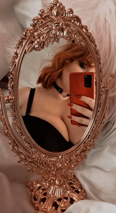 2 pic. Photoshooting day??
Hottest photos so soon??? https://t.co/gDb41nNDgs