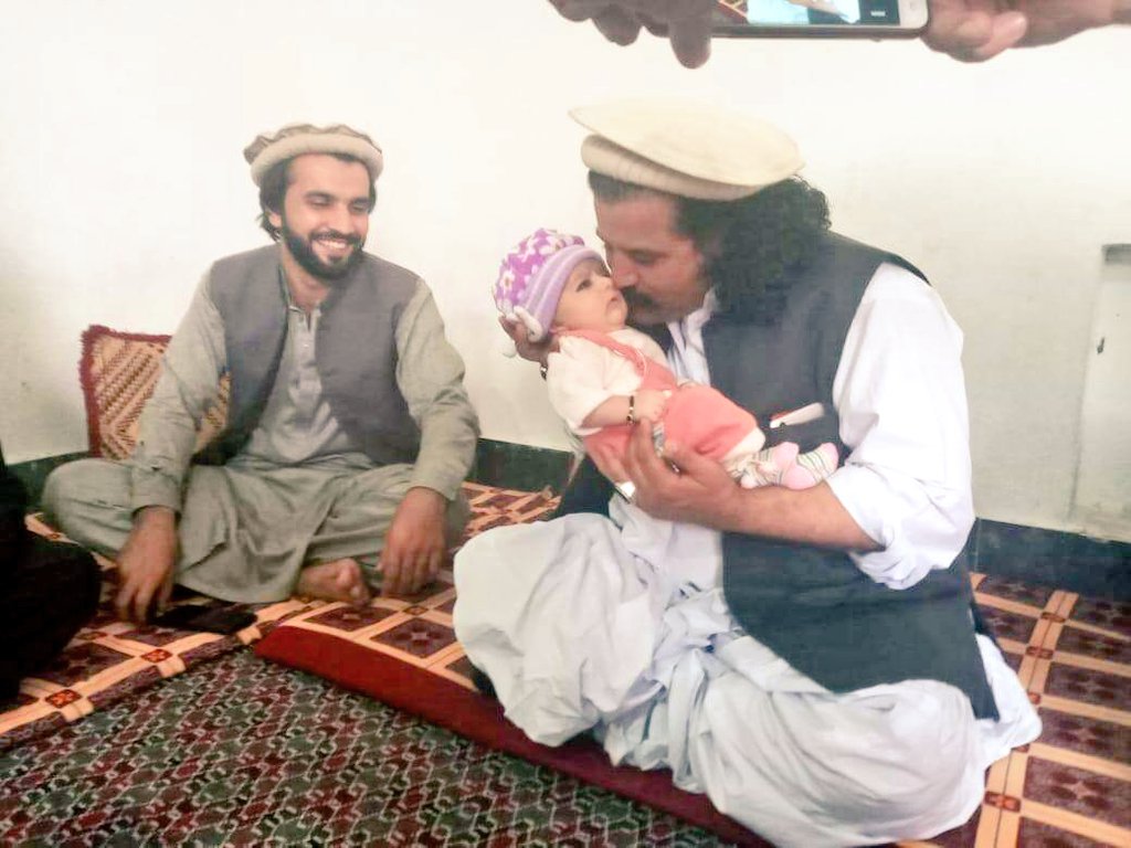 muzammilpanezai's tweet photo. We believe in life, we believe in peace, we believe in humanity, we believe in equality, we believe in justice, we believe in law and we believe in love. @manzoorpashteen
#LarAwBarYawAfghan https://t.co/PNdztVZD0n