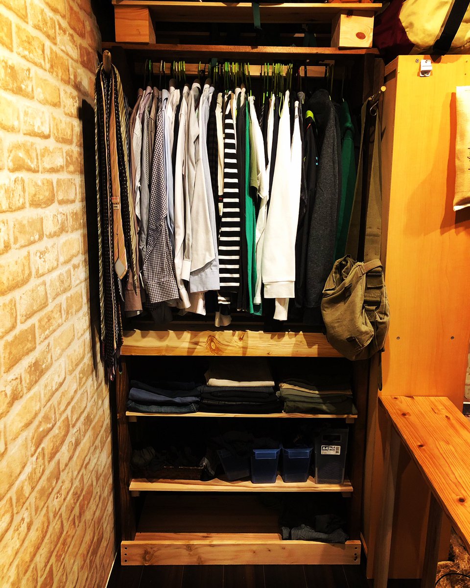 evidai's tweet photo. 壊れたまま使い続けた洋服タンスを捨て、オープンクローゼットを作りました。洋服屋みたいで、気に入ってます。今回は精度も高めで、久しぶりに満足の一品。っいうか作りすぎw

#woodwork #woodworking #diy #opencloset #洋服の収納 #洋服屋っぽくなってきた #おうちでパラダイス https://t.co/fxH2O5Ud9v