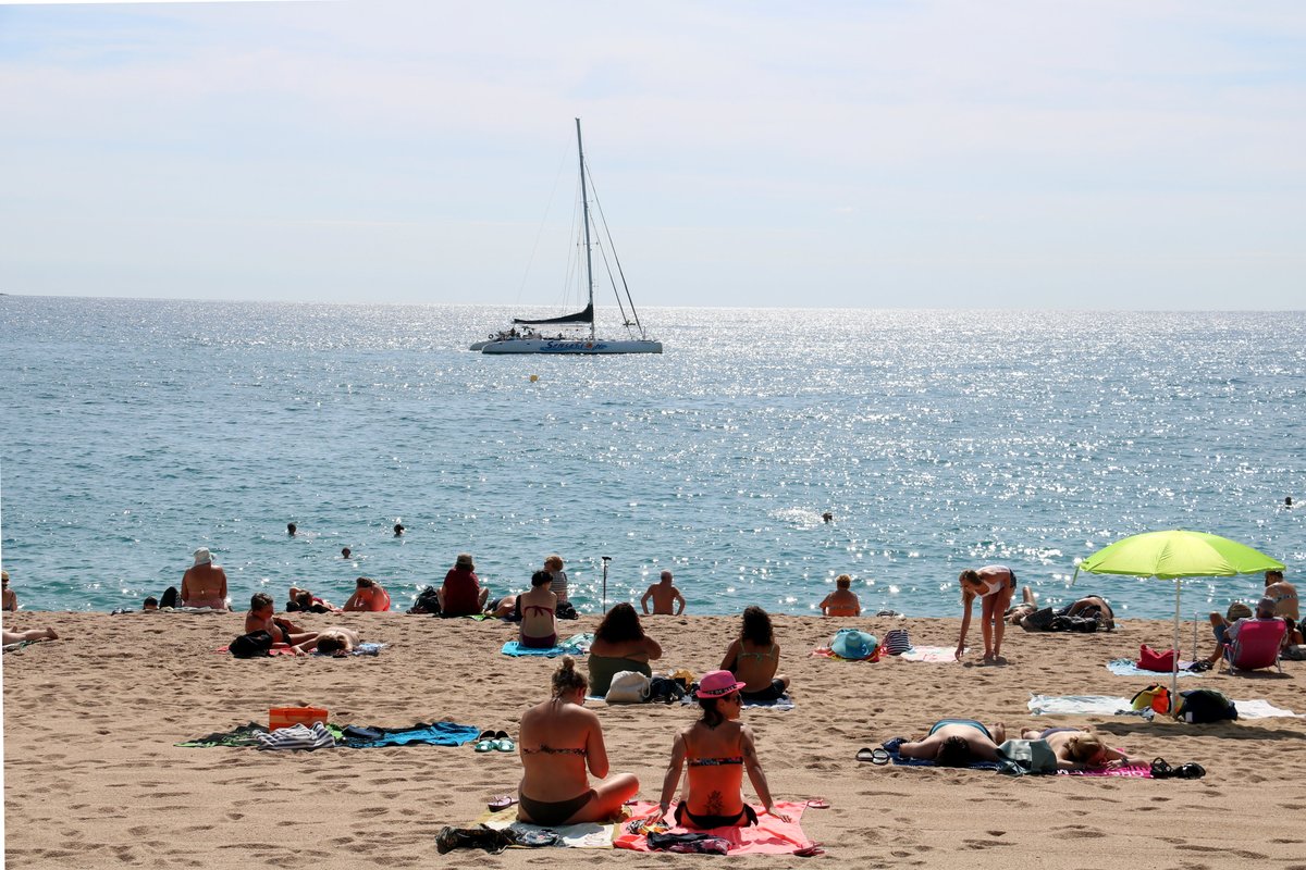 Lloret dividirà les platges en 3 zones: gent gran, famílies i adults bit.ly/3dkdyR0