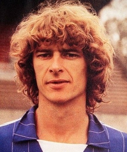 footballmemorys's tweet photo. Arsène Wenger, RC Strasbourg
#RCStrasbourg #LeRacing https://t.co/EJJEWdhAN0