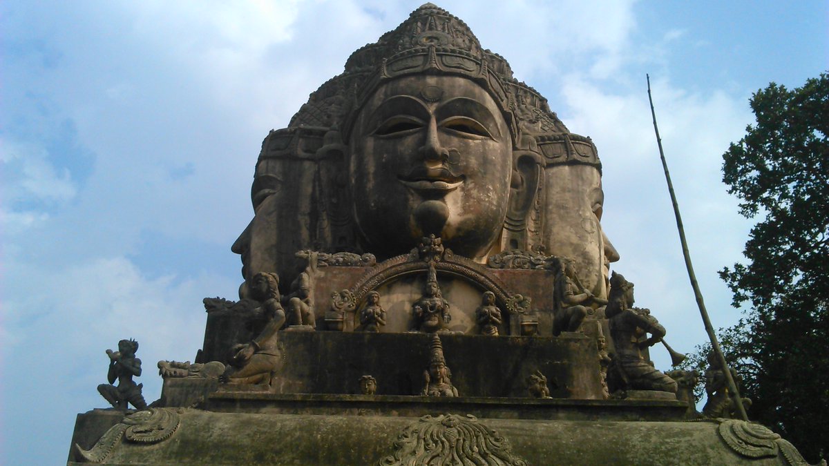 IncrIndDiaries's tweet photo. Beautiful Temple at Amarkantak, Madhya Pradesh
#travel #solotraveller #travelindia #MadhyaPradesh #Traveller #backpacker #amarkantak #temple #Wanderlust https://t.co/oMn5uLq7WO
