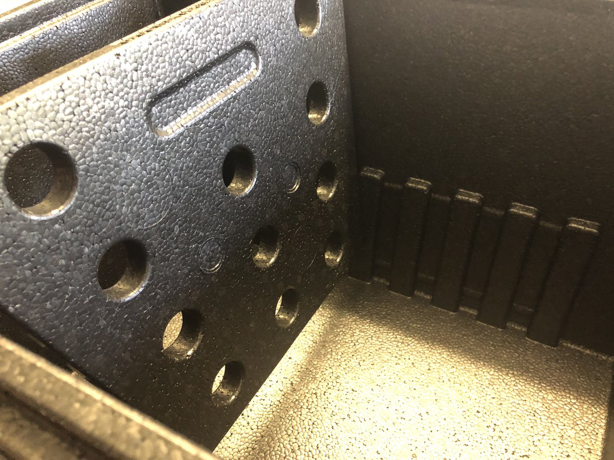 PEDTechnologies's tweet photo. Closeups of the NEW E-Food box for delivering fresh and frozen products. Look after your customer orders! #efoodbox #pedtechnologies #thermobox #lastmiledelivery #freshfoodthermobox #insulatedcontainers #supermarketdelivery #homefooddeliverybox #reusablefooddeliverytote #food https://t.co/tDrxC3C66Y