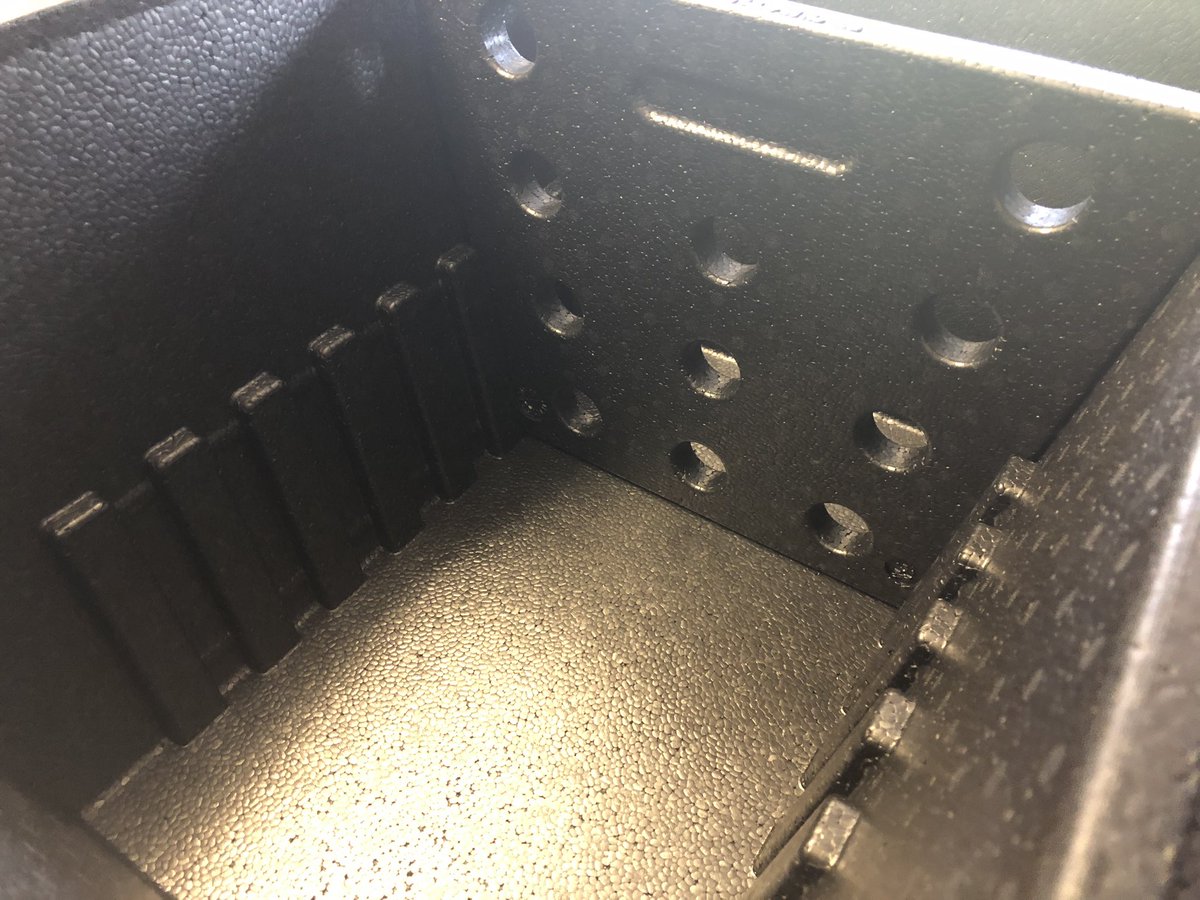 PEDTechnologies's tweet photo. Closeups of the NEW E-Food box for delivering fresh and frozen products. Look after your customer orders! #efoodbox #pedtechnologies #thermobox #lastmiledelivery #freshfoodthermobox #insulatedcontainers #supermarketdelivery #homefooddeliverybox #reusablefooddeliverytote #food https://t.co/tDrxC3C66Y