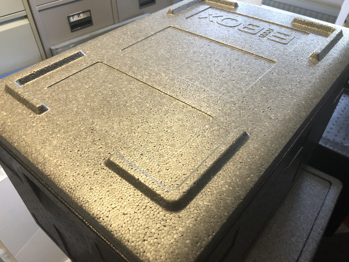 PEDTechnologies's tweet photo. Closeups of the NEW E-Food box for delivering fresh and frozen products. Look after your customer orders! #efoodbox #pedtechnologies #thermobox #lastmiledelivery #freshfoodthermobox #insulatedcontainers #supermarketdelivery #homefooddeliverybox #reusablefooddeliverytote #food https://t.co/tDrxC3C66Y