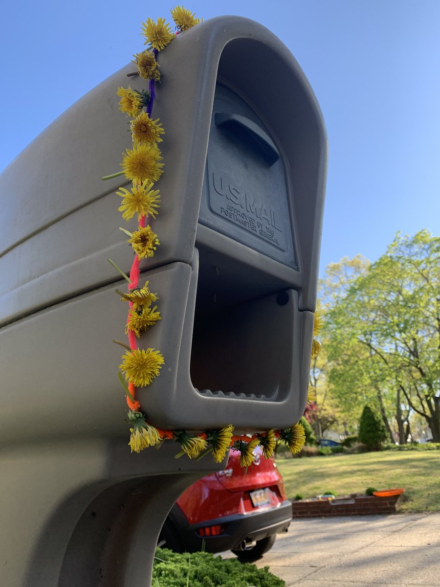 VGompers's tweet photo. @SCSD_AMS @SmithtownCSD If you don't have yellow ribbon...improvise! Made by one of our FCCLA students. https://t.co/krJUOfvLjW