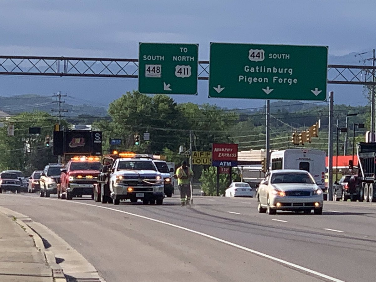 gotpotholestn's tweet photo. The @gotpotholestn Team is enjoying the beautiful East Tennessee weather as we continue to complete Crack Fill repairs for @mytdot in @SeviervilleTN. We want to personally thank the @TNHighwayPatrol for the outstanding job they do in protecting our team on each of these projects. https://t.co/8aZOfUILMl