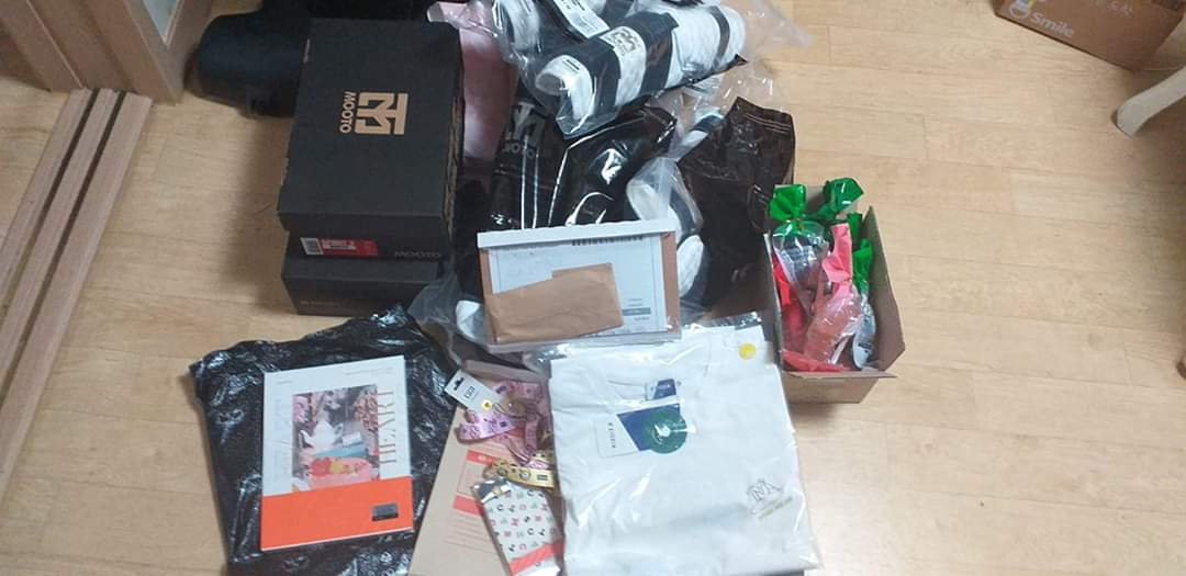 UnchuleeAey's tweet photo. #รีวิวunchuleeaey ของทยอยส่งออกจากเกาหลี แพคไปส่งไป ขอบคุณลค.ที่อุดหนุนค่ะ https://t.co/v0ejpoNhUb