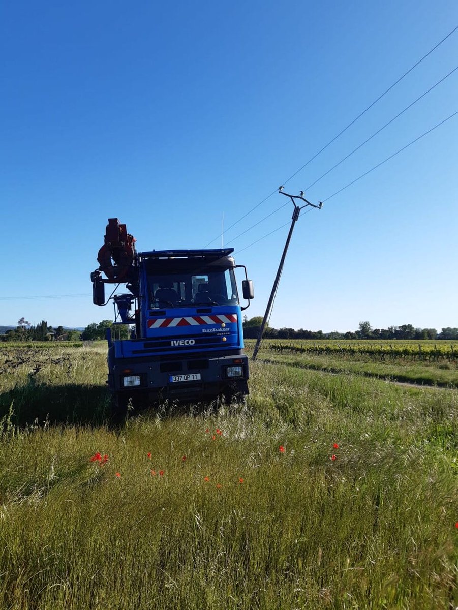 enedisOccitanie's tweet photo. Retour en images 📸 avant/après sur l'intervention de nos techniciens à Canet d'Aude pour remplacer un support endommagé et garantir ainsi l’alimentation en électricité de la zone.
#ServicePublic #HérosduQuotidien #TousMobilisés https://t.co/QiM9Y9UFMk
